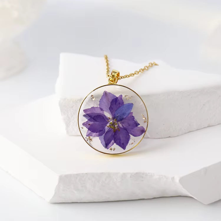 Pure Form Necklace - Gold