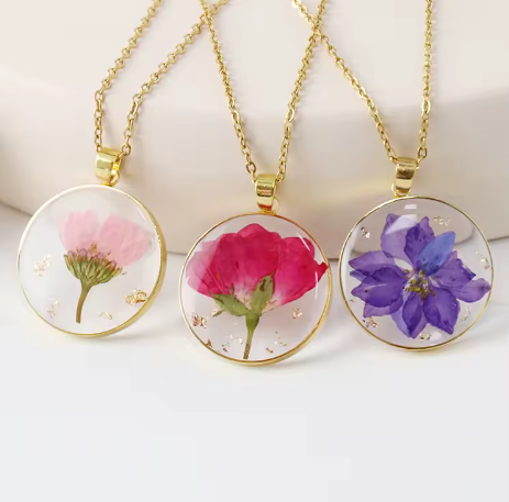 Pure Form Necklace - Gold