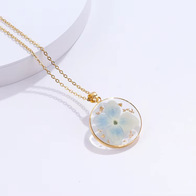 Pure Form Necklace - Gold